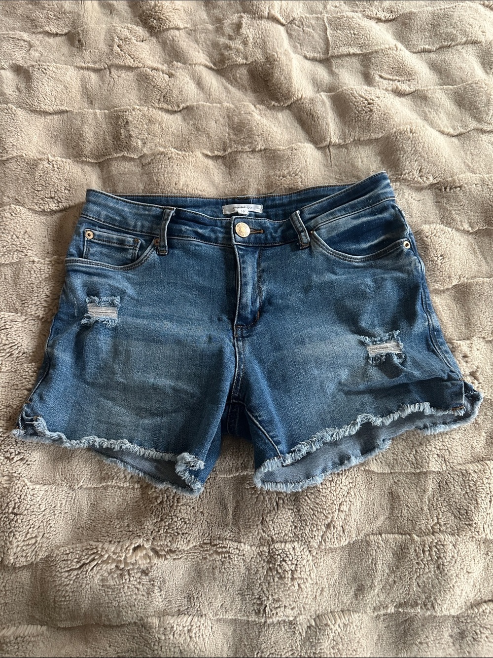 STS Blue Aubrey Mid Rise Women's Denim Cutoff Shorts - Medium Blue - Sz 29